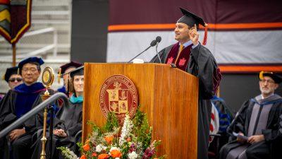 Mehul Sanghani在春季大学毕业典礼上对2024届毕业生讲话